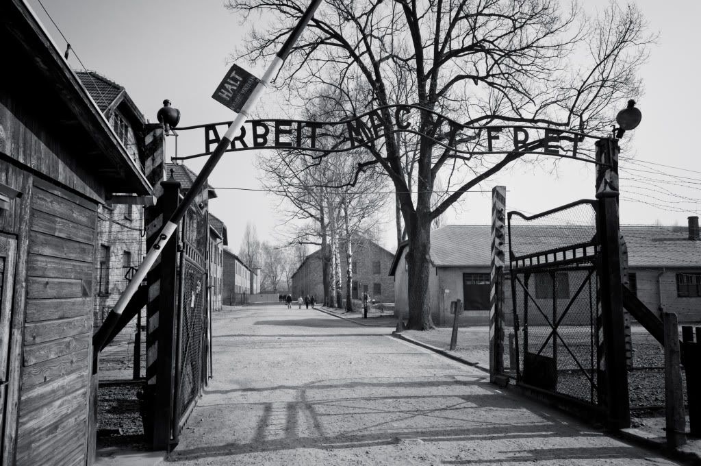 Auschwitz Arbeit macht frei photo: Entrance 2 _TDP7469.jpg