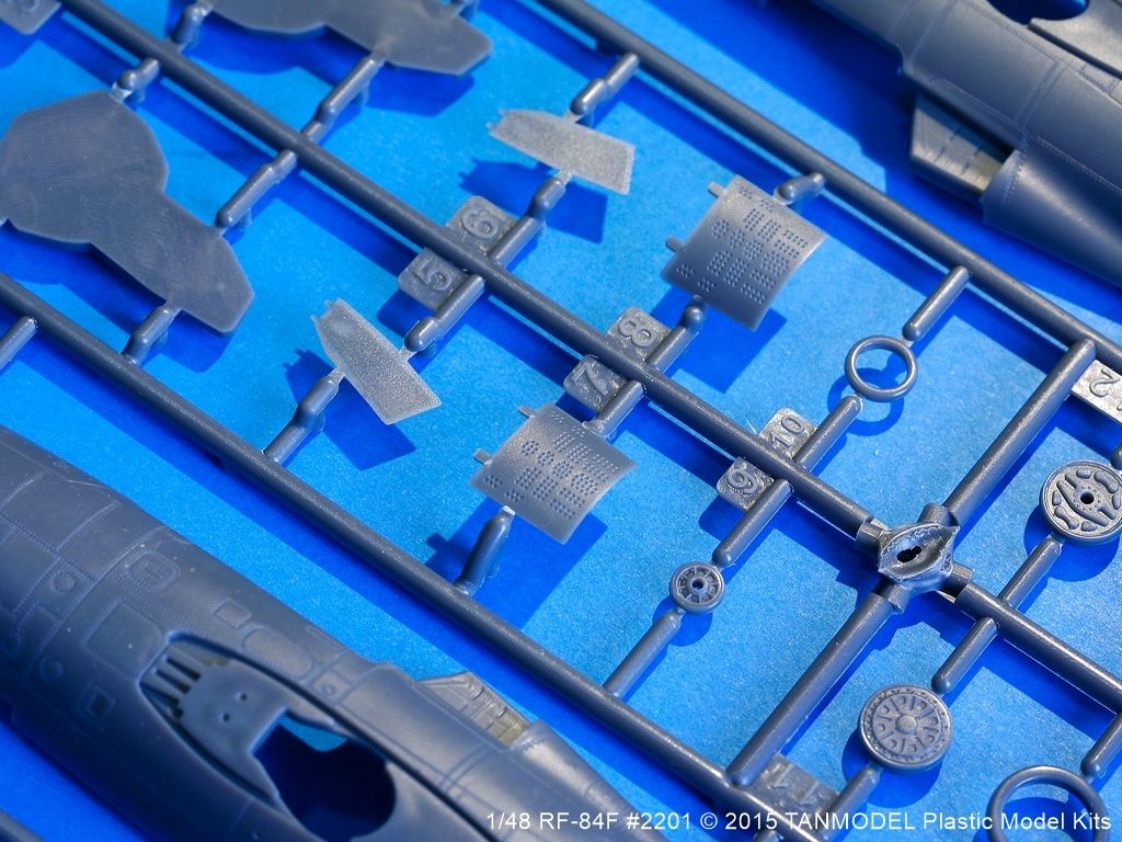 RF-84F%2009.jpg