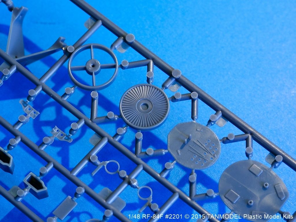 RF-84F%2015.jpg