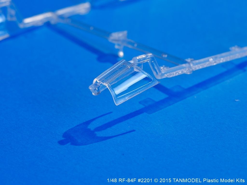 RF-84F%2021.jpg