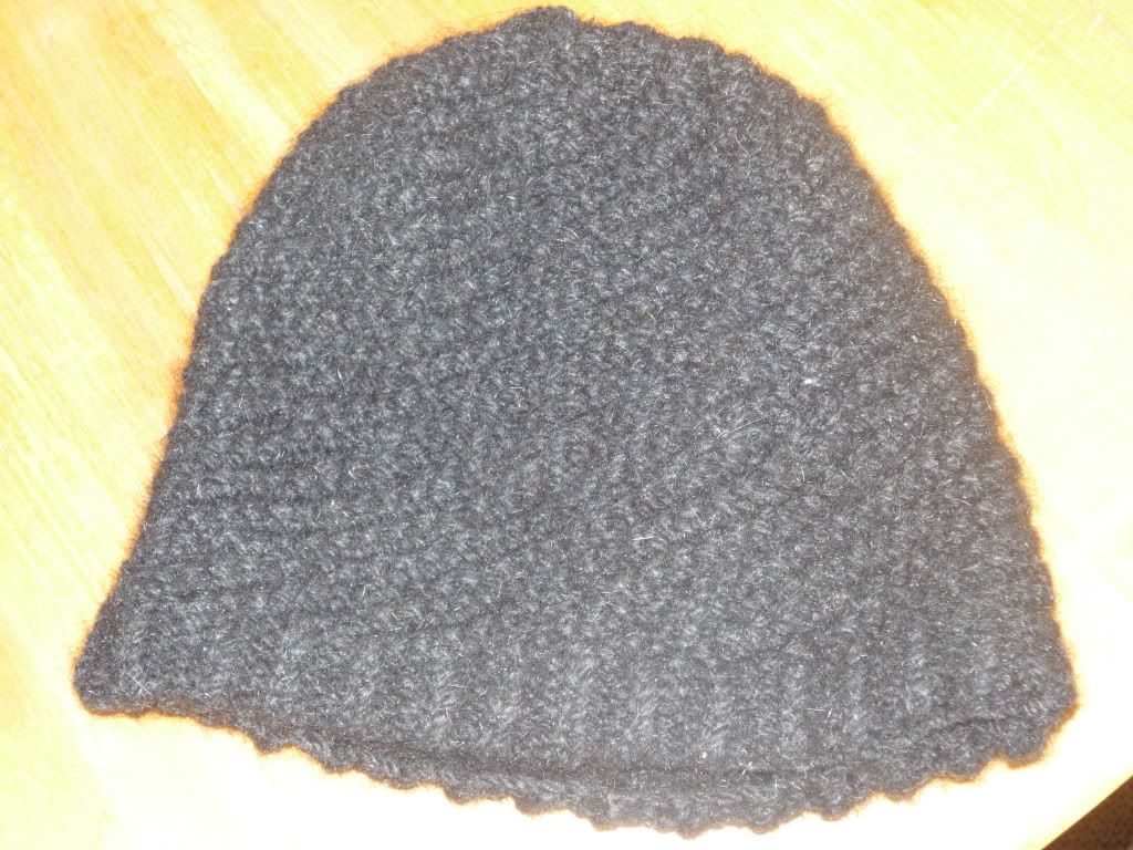 Conner's Hat, Black possum-merino in a slightly munted rib