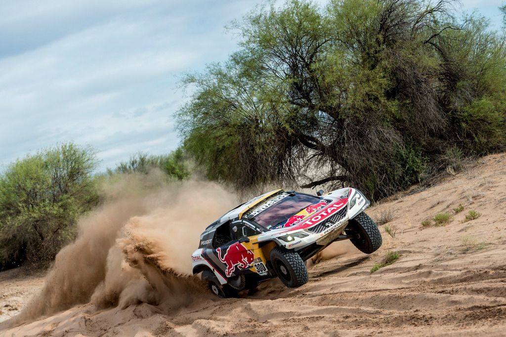 AP-1QS83VYD92111_Giniel_de_Villiers Penultimate Stage to Loeb AP-1QS82JSC12111_Stephane_Peterhansel Penultimate Stage to Loeb Run Ride Dive Dakar Motorsport Run Ride Dive Dakar Motorsport